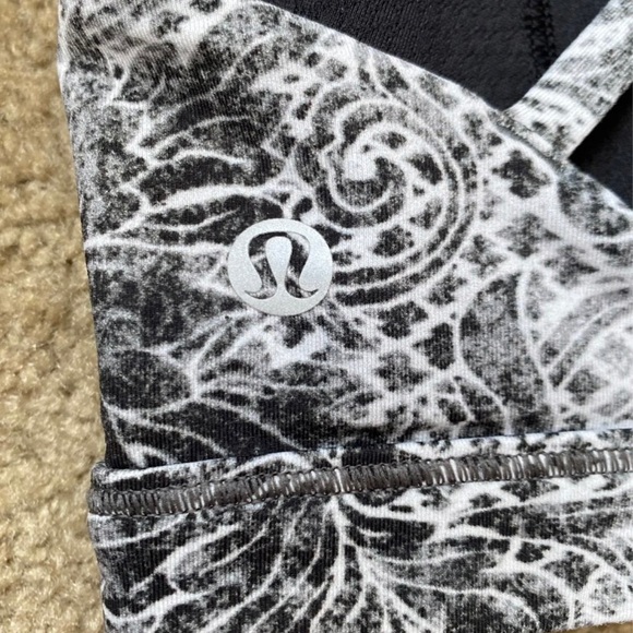 Lululemon Free to be Serene size Medium - Picture 5 of 6